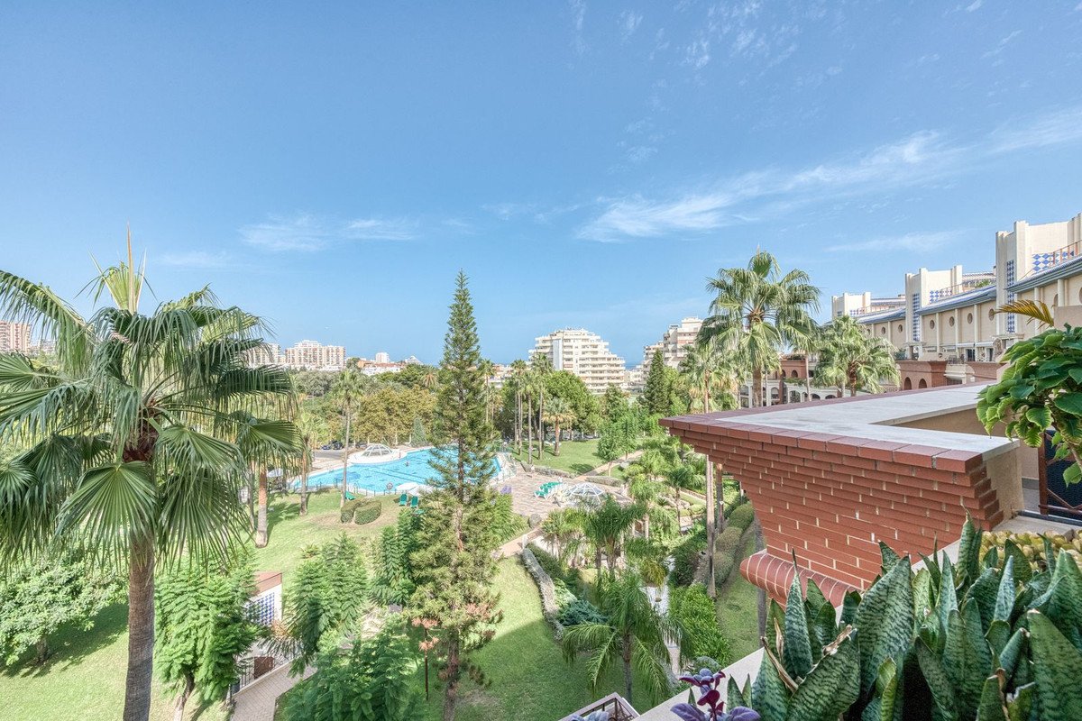 2 Bed Middle Floor Apartment in Benalmadena