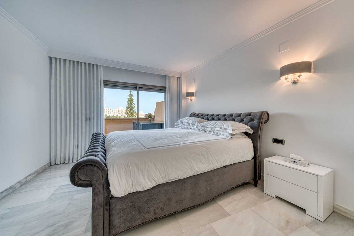 2 Bed Middle Floor Apartment in Benalmadena