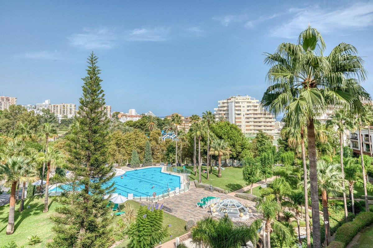 2 Bed Middle Floor Apartment in Benalmadena