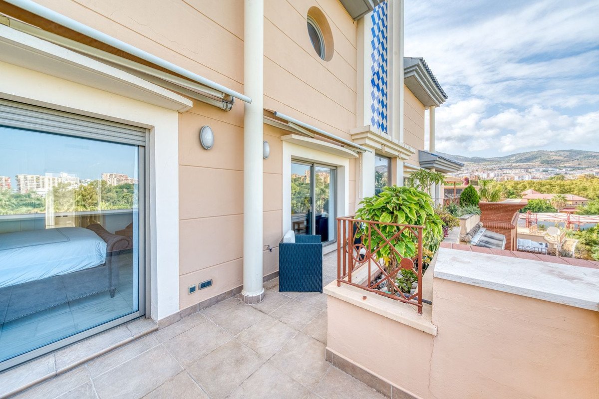 2 Bed Middle Floor Apartment in Benalmadena