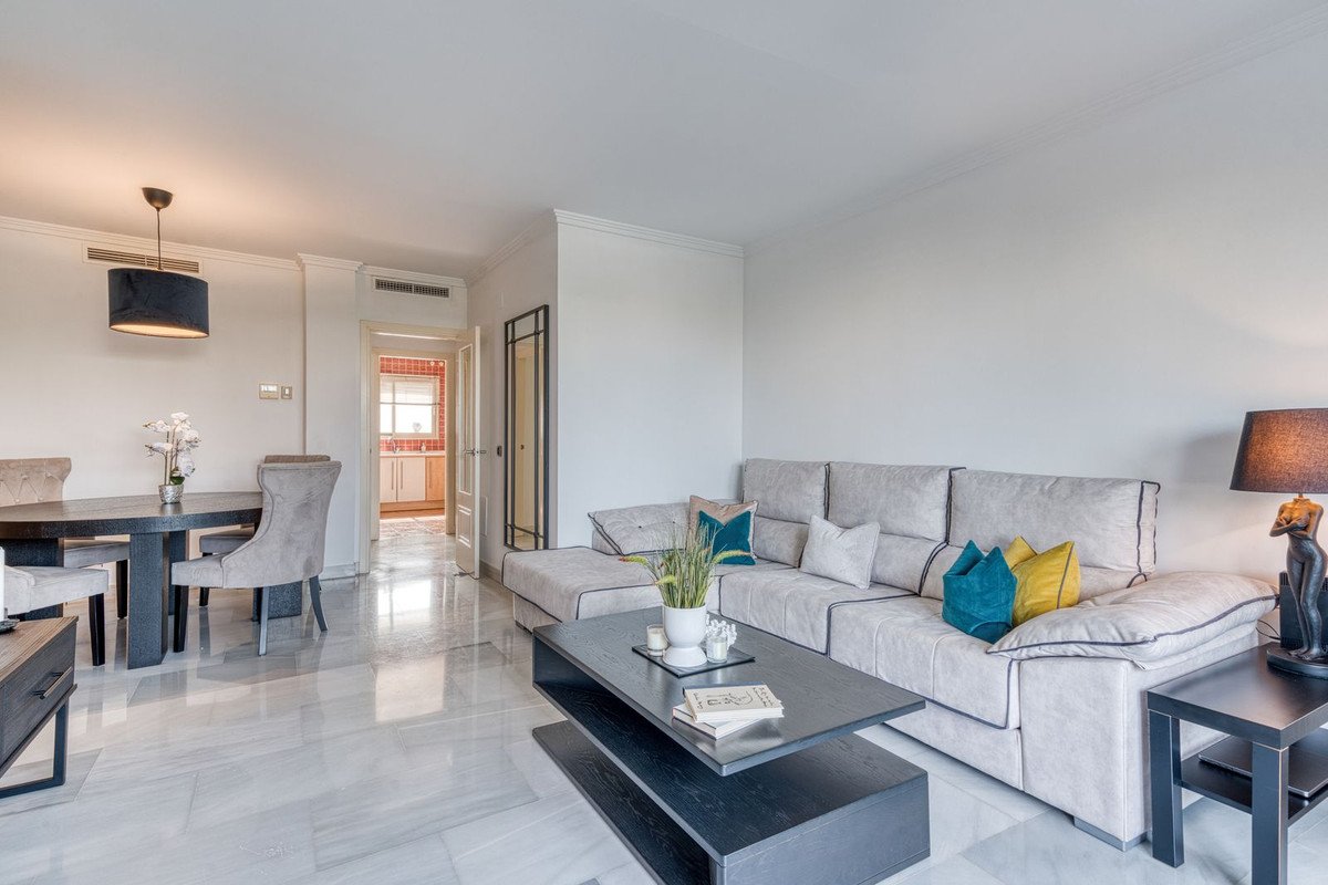 2 Bed Middle Floor Apartment in Benalmadena
