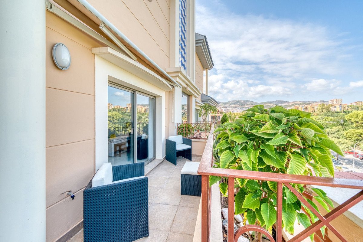 2 Bed Middle Floor Apartment in Benalmadena
