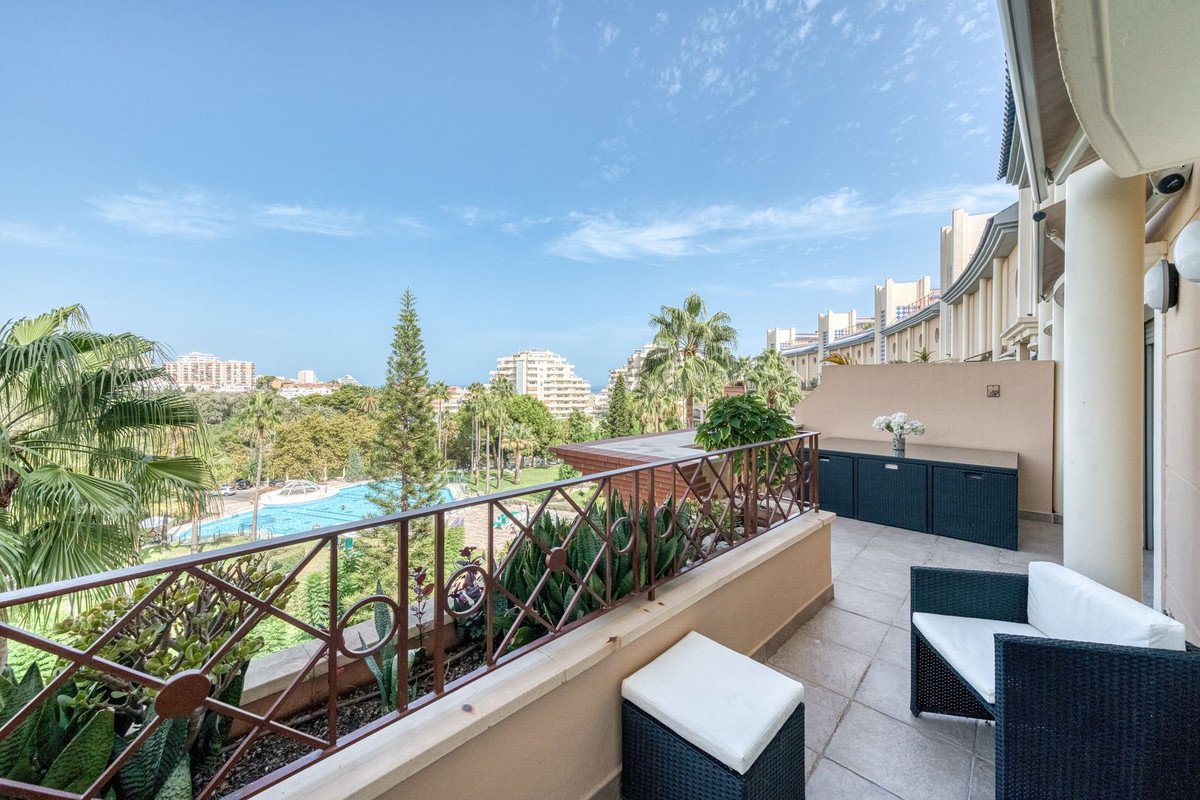 2 Bed Middle Floor Apartment in Benalmadena