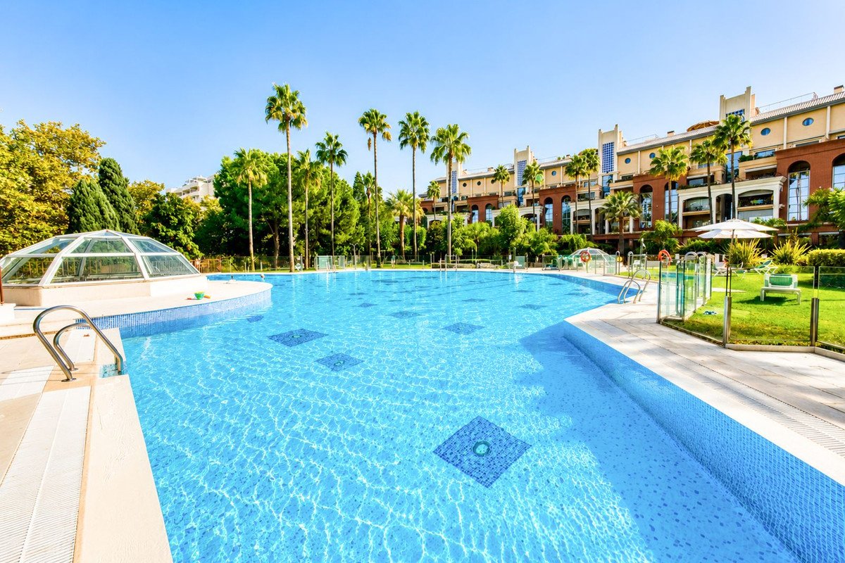 2 Bed Middle Floor Apartment in Benalmadena