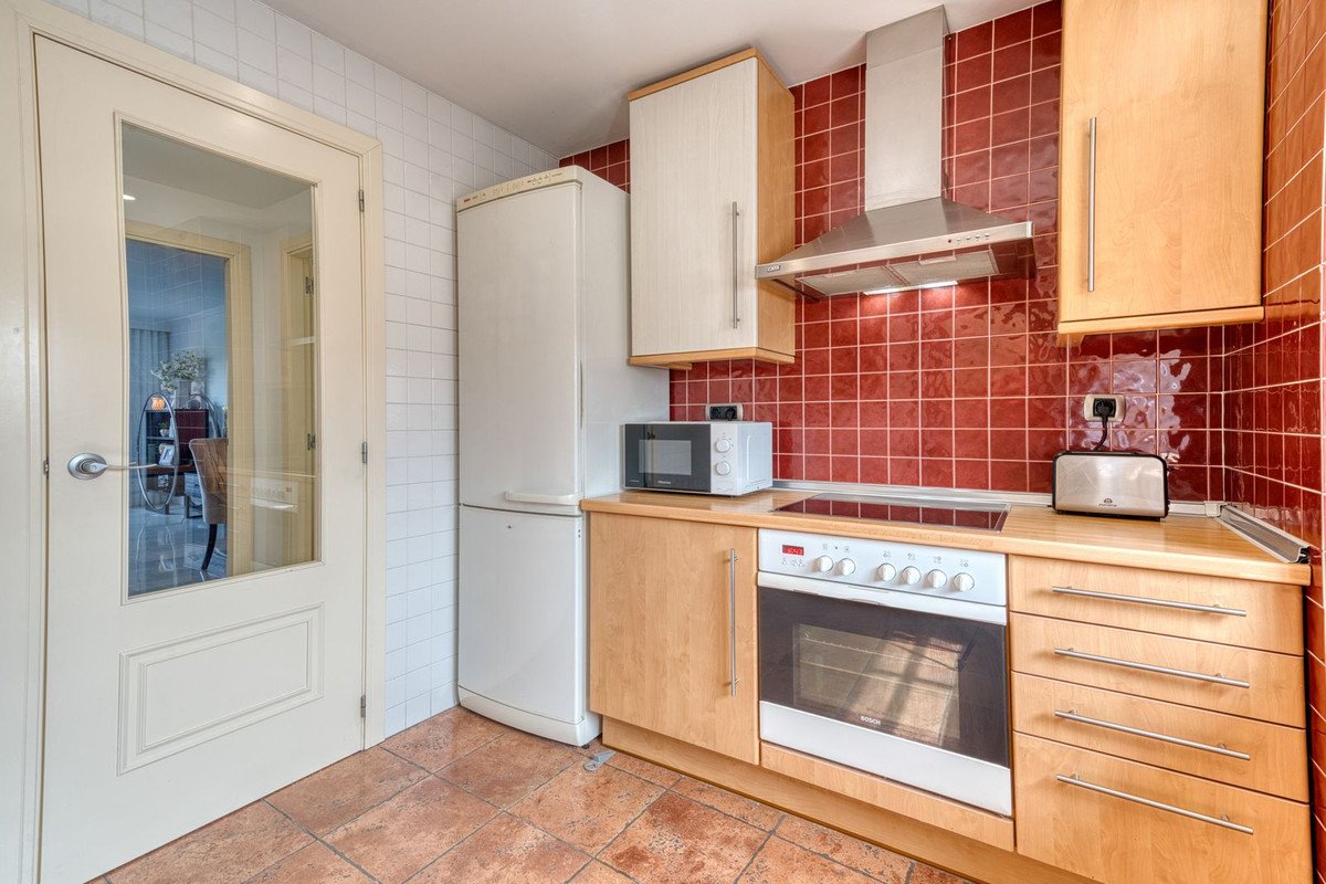 2 Bed Middle Floor Apartment in Benalmadena