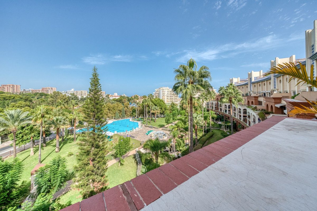 2 Bed Middle Floor Apartment in Benalmadena