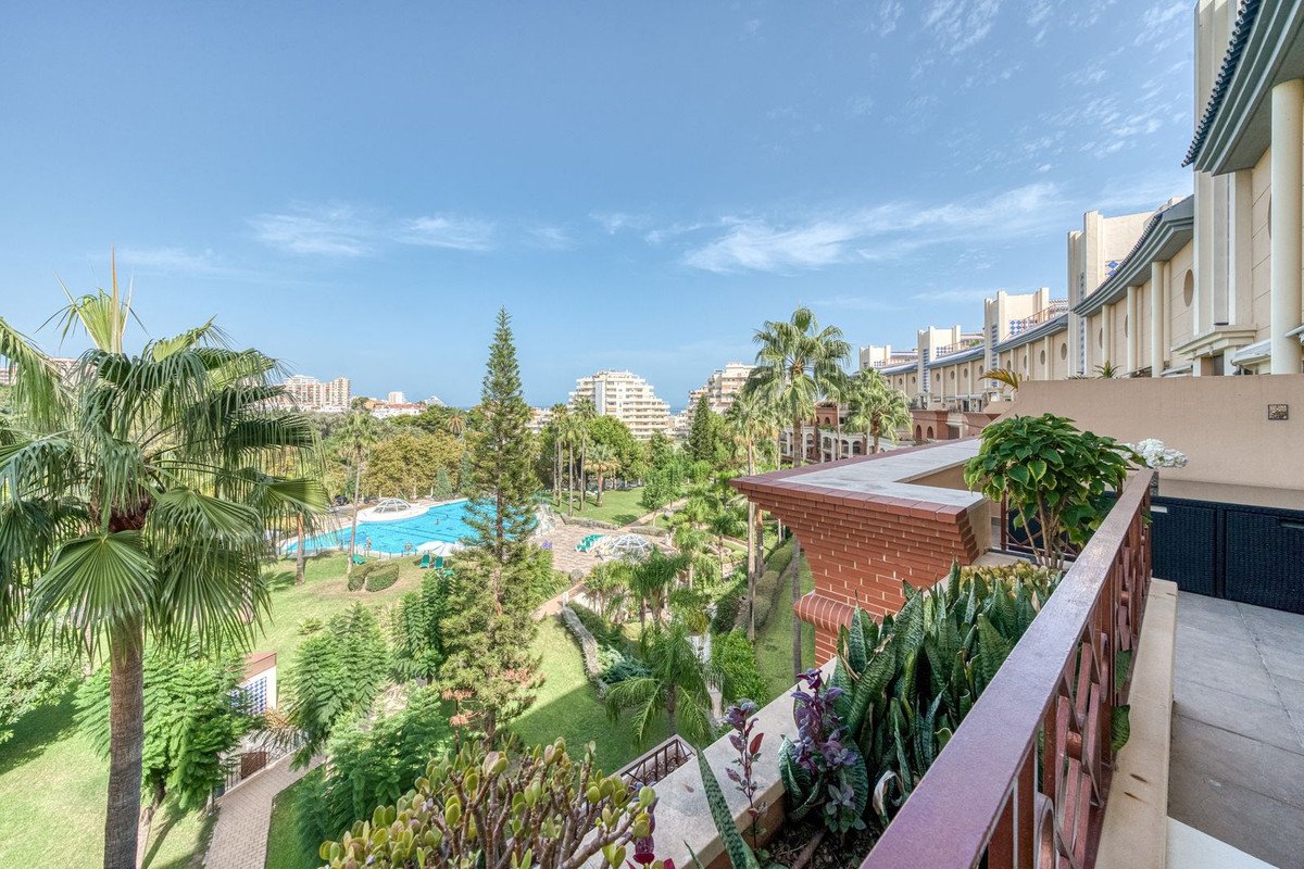 2 Bed Middle Floor Apartment in Benalmadena