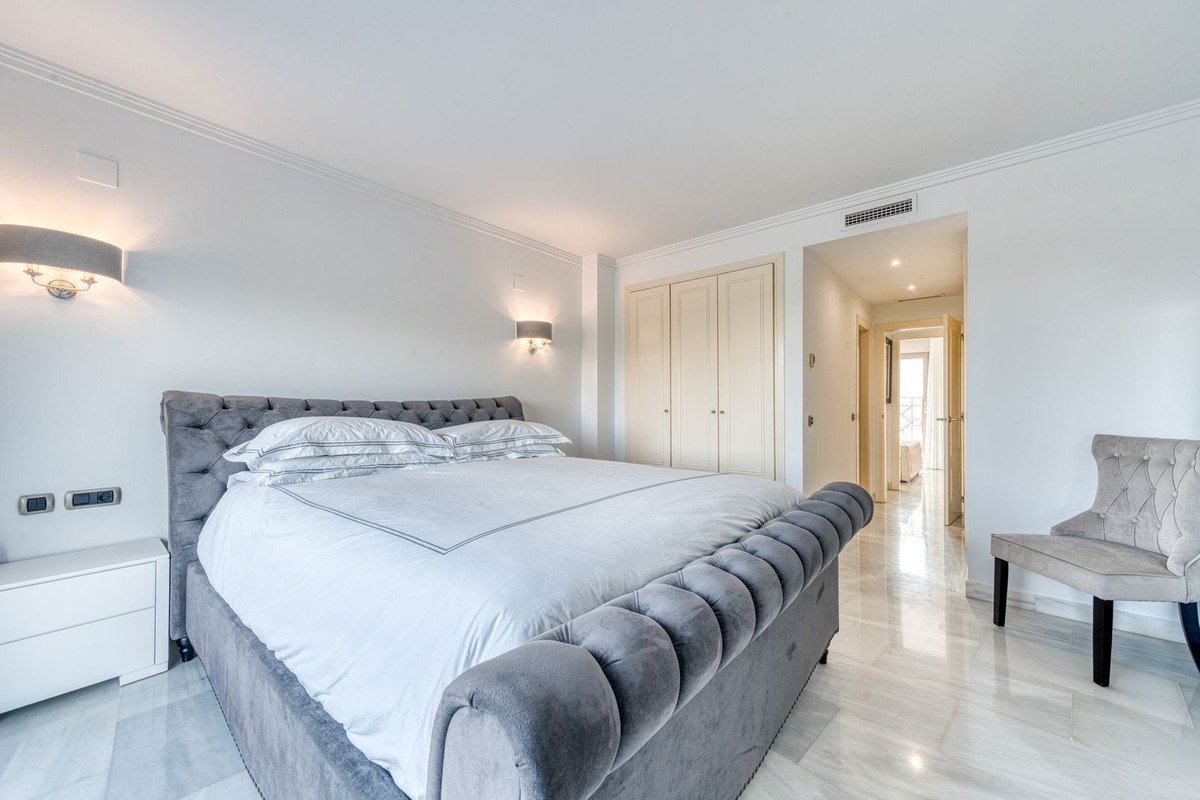 2 Bed Middle Floor Apartment in Benalmadena