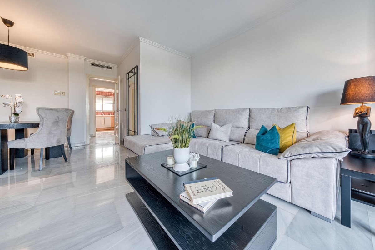 2 Bed Middle Floor Apartment in Benalmadena