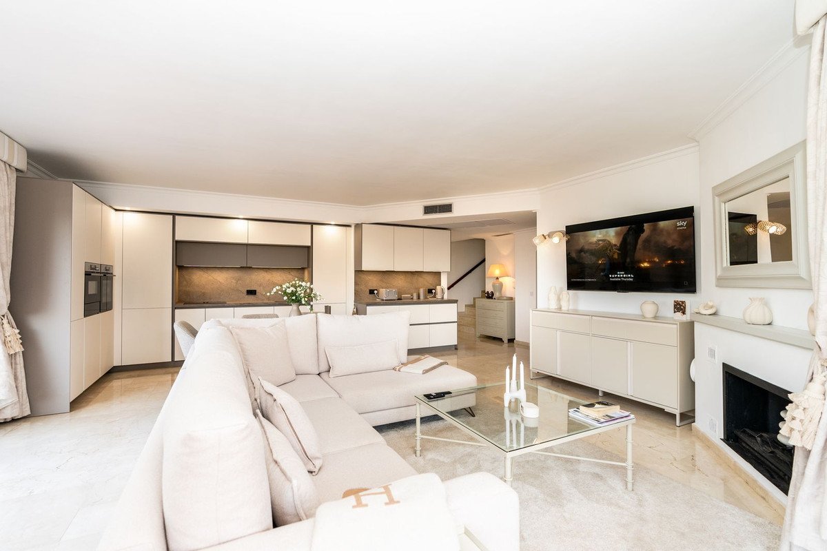 4 Bed Penthouse Duplex in Elviria