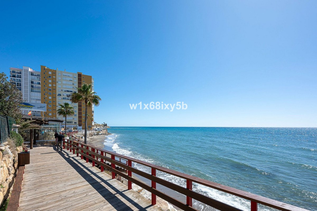 1 Bed Middle Floor Studio in Calahonda