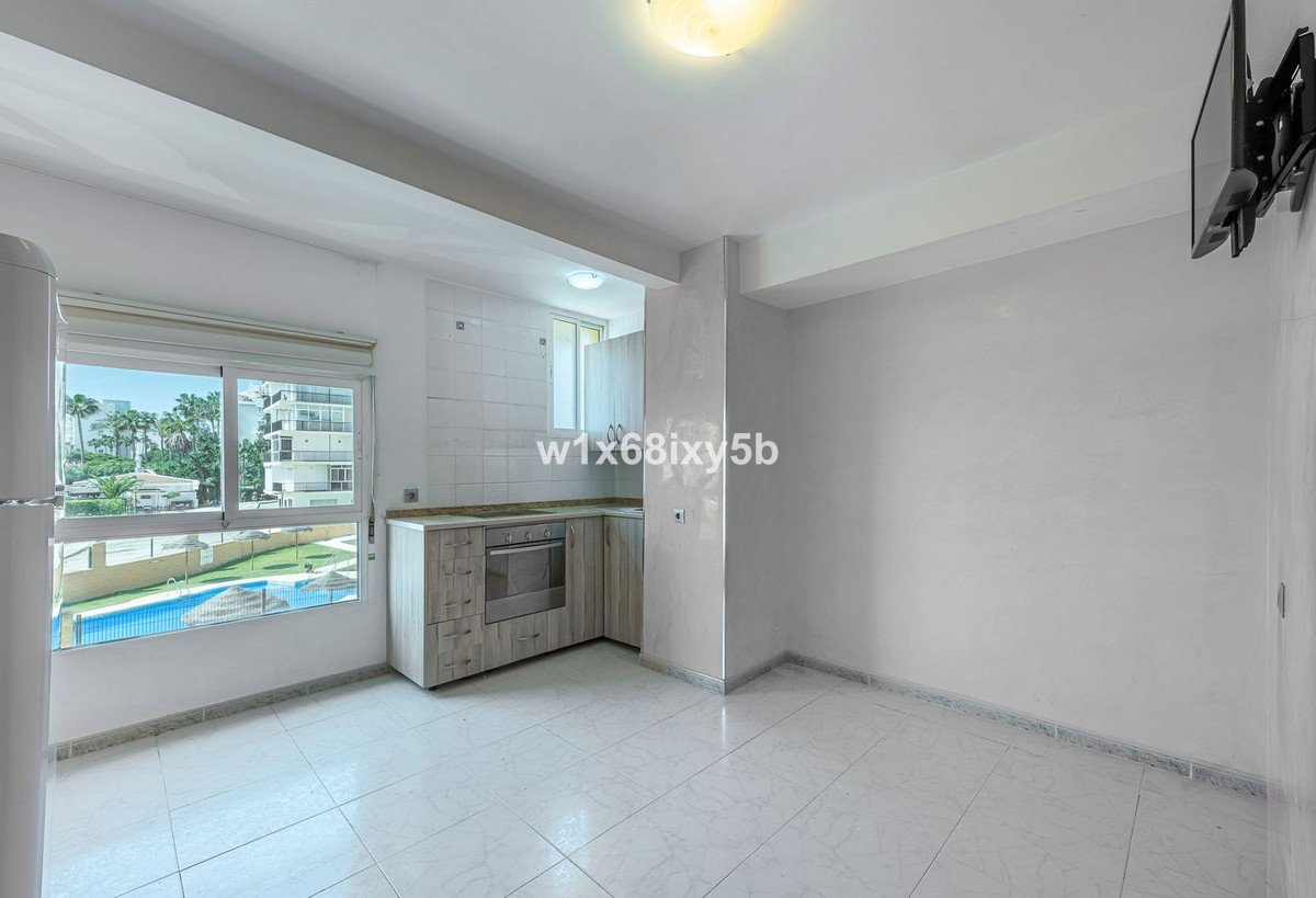 1 Bed Middle Floor Studio in Calahonda
