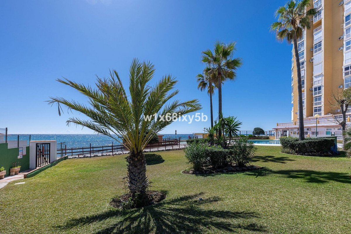 1 Bed Middle Floor Studio in Calahonda