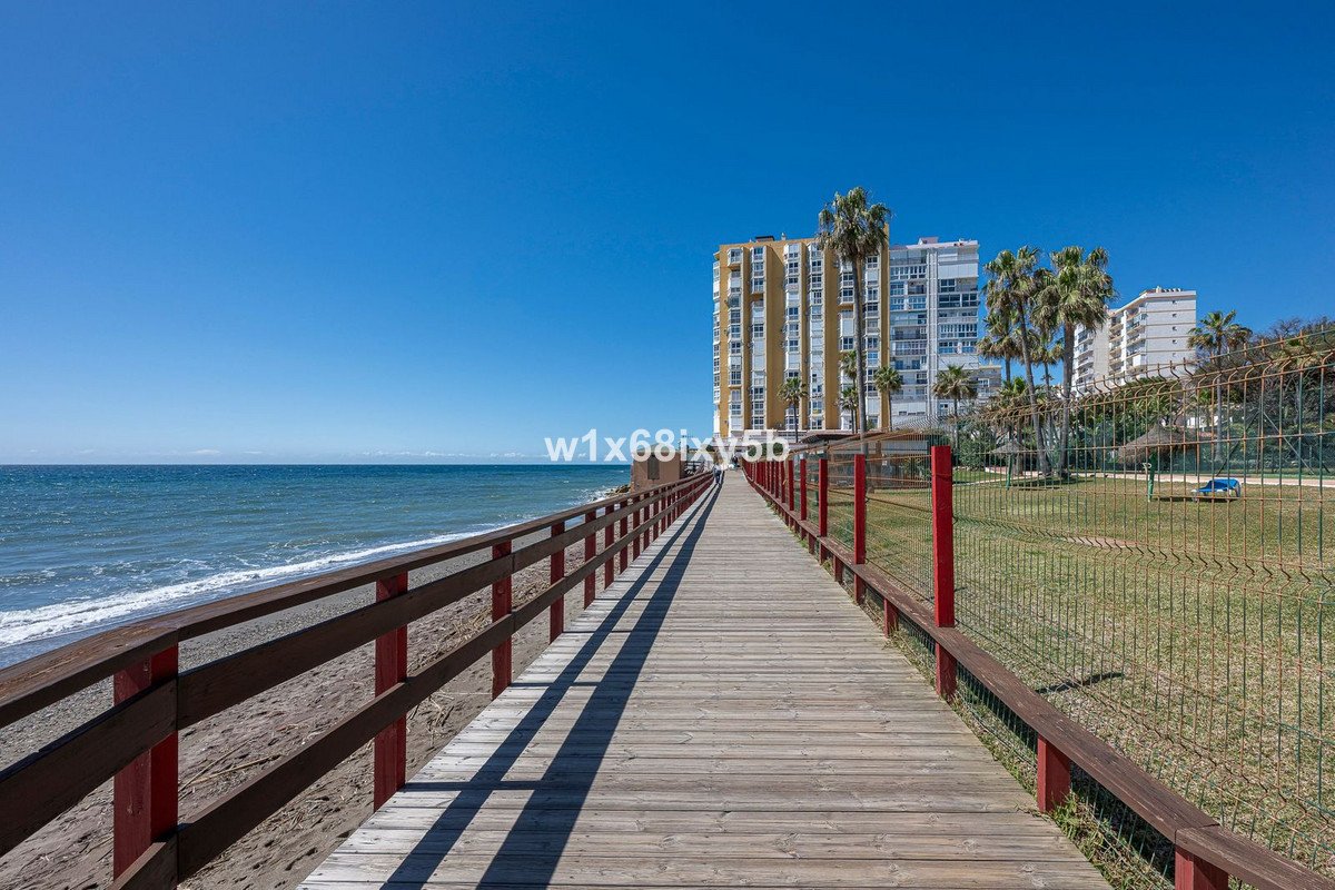 1 Bed Middle Floor Studio in Calahonda