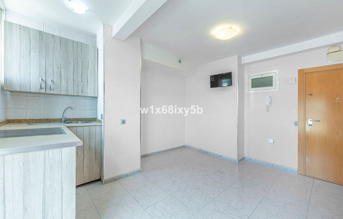 1 Bed Middle Floor Studio in Calahonda