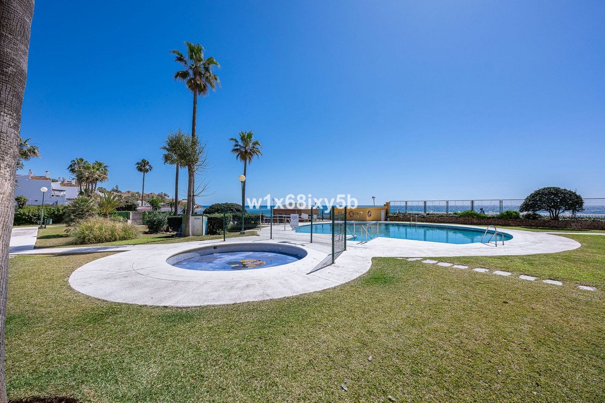 1 Bed Middle Floor Studio in Calahonda