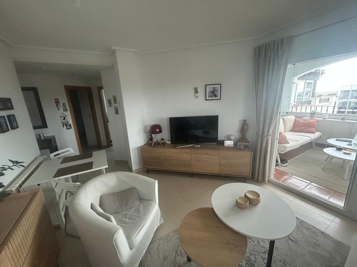 2 Bed Middle Floor Apartment in Hacienda Riquelme