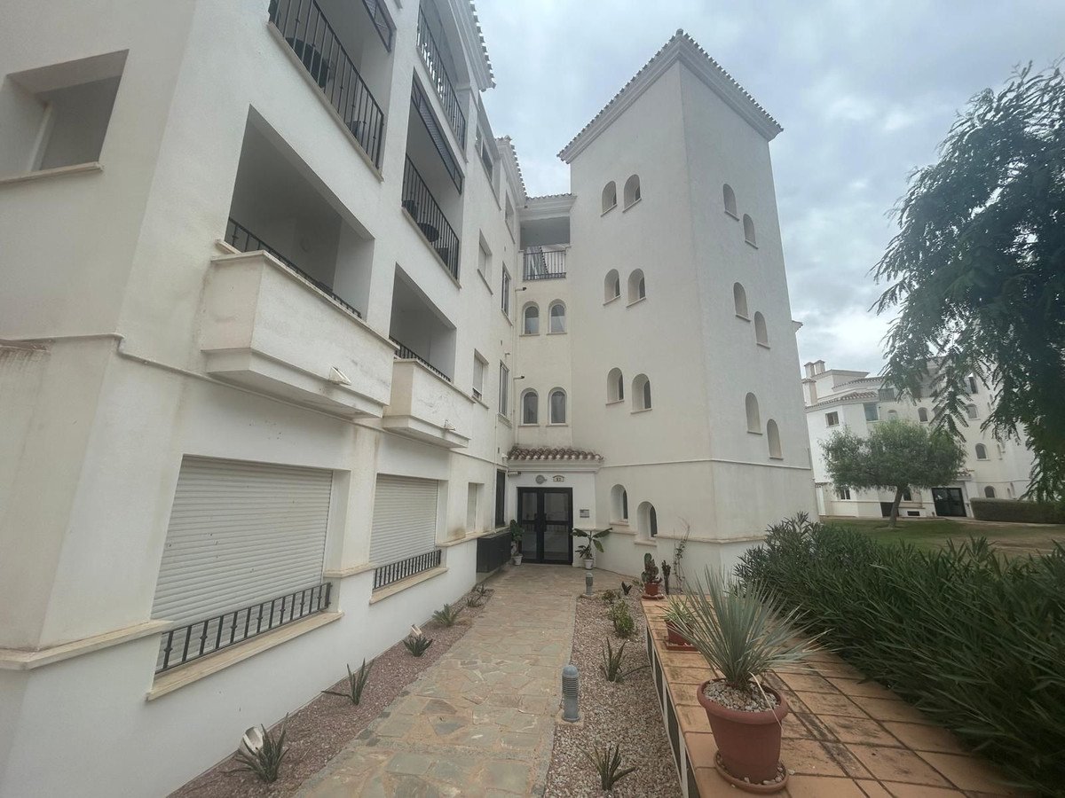 2 Bed Middle Floor Apartment in Hacienda Riquelme