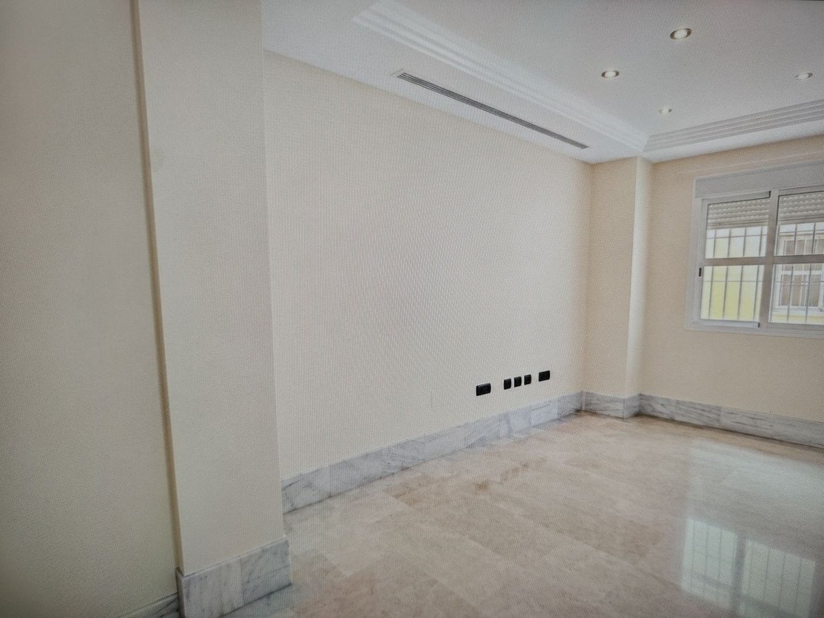 1 Bed Office in Arroyo de la Miel
