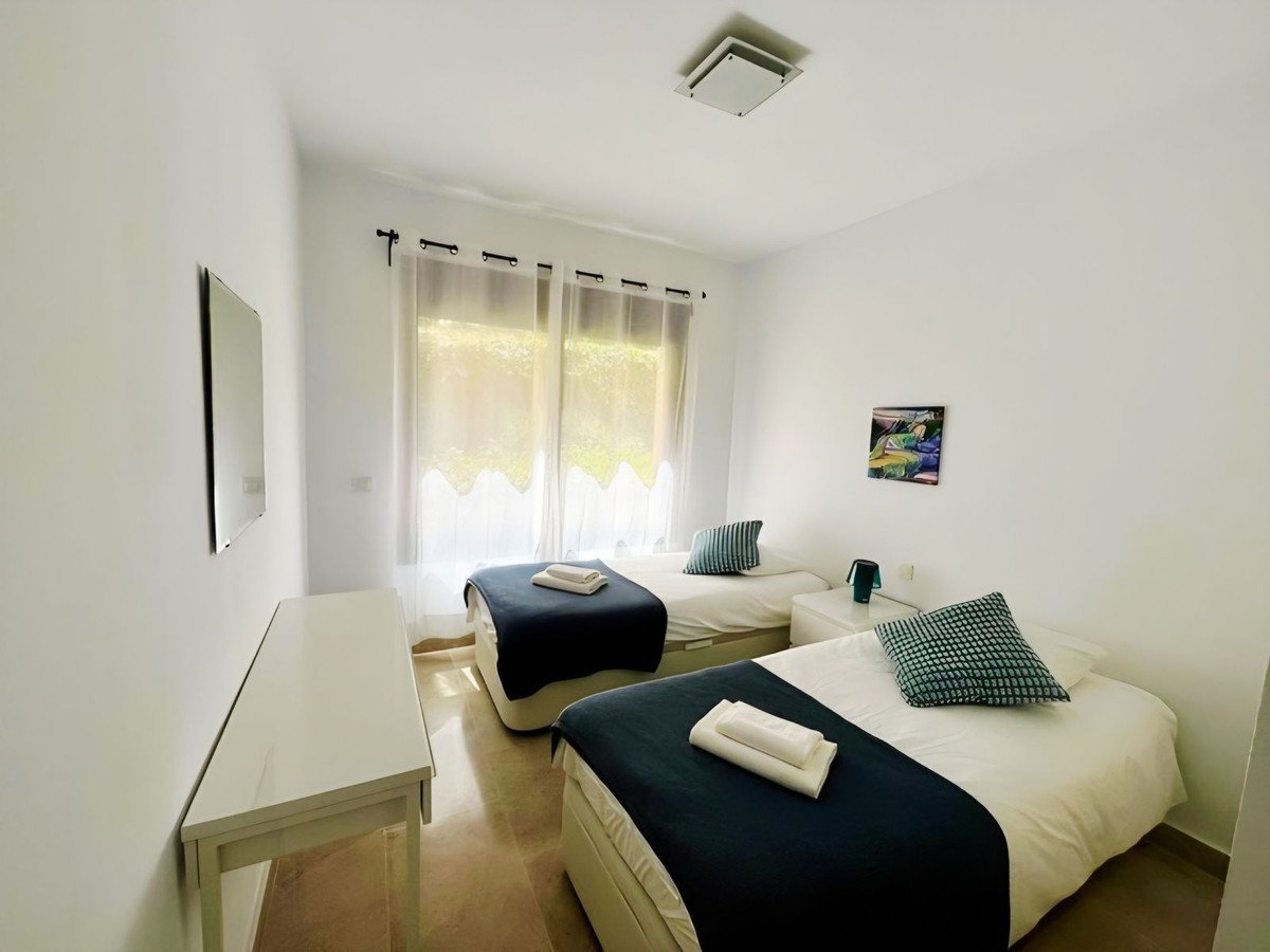 2 Bed Ground Floor Apartment in La Duquesa