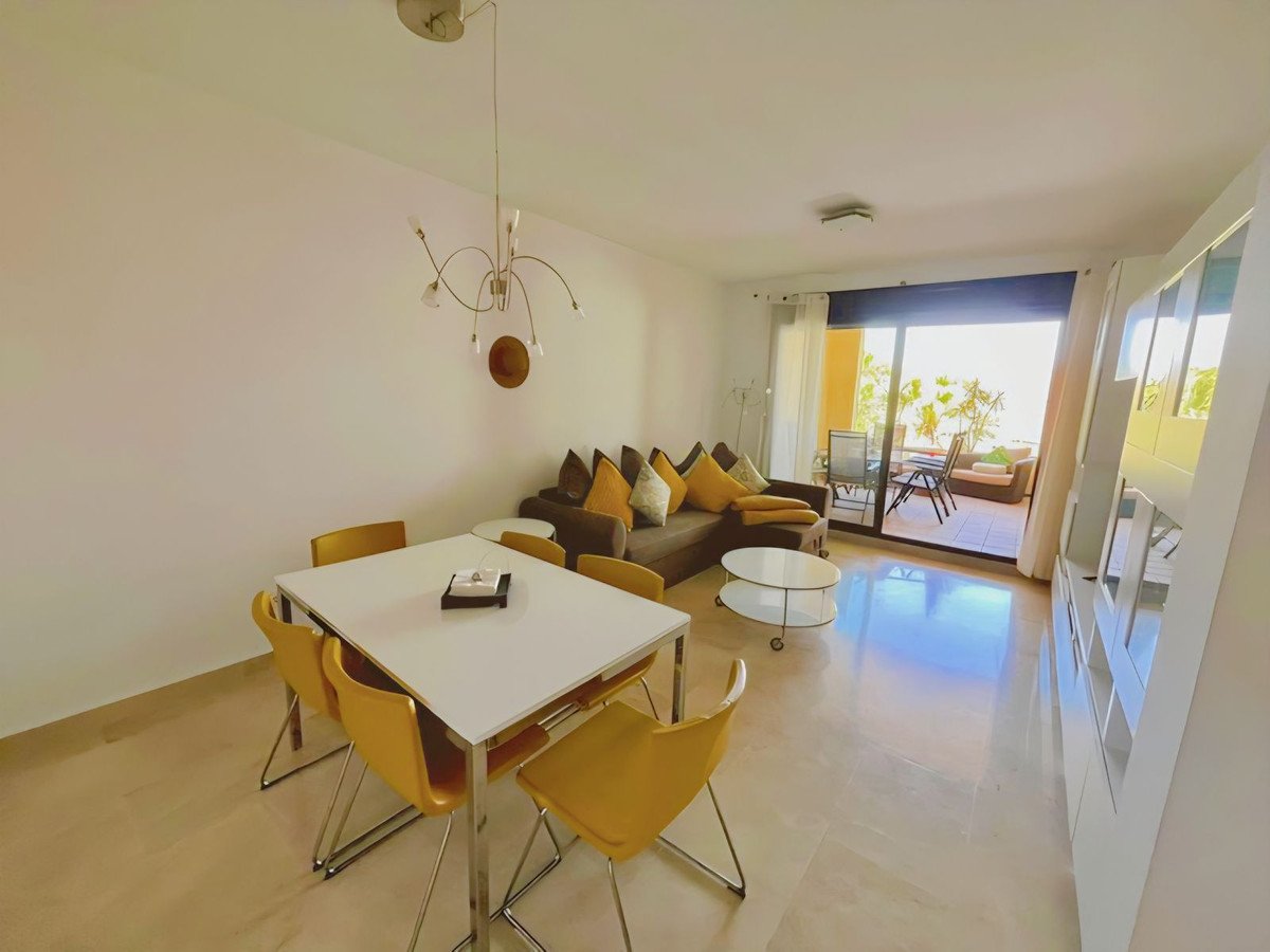 2 Bed Ground Floor Apartment in La Duquesa