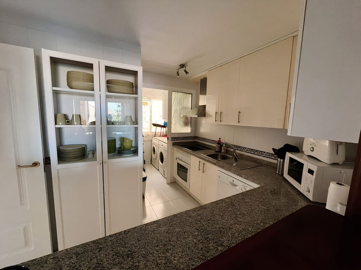 2 Bed Ground Floor Apartment in La Duquesa