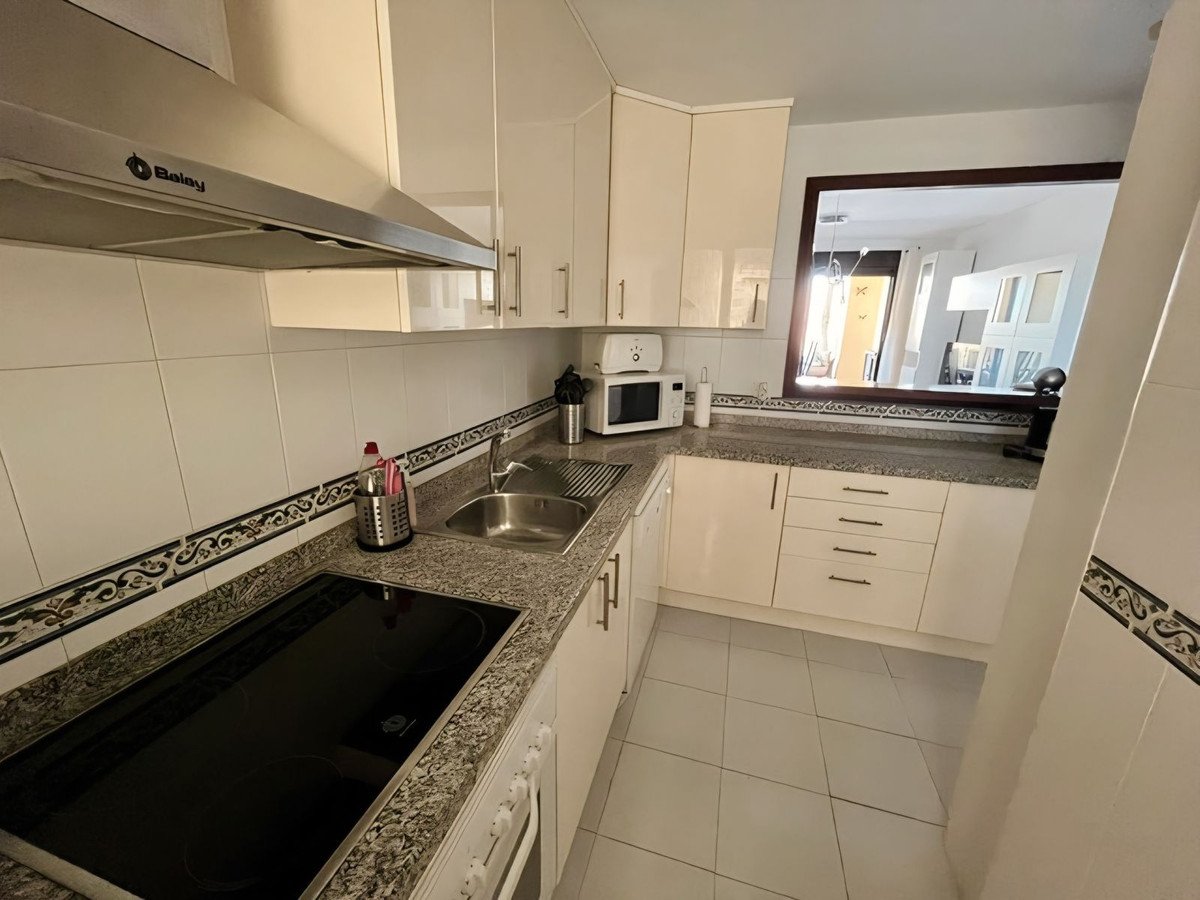 2 Bed Ground Floor Apartment in La Duquesa