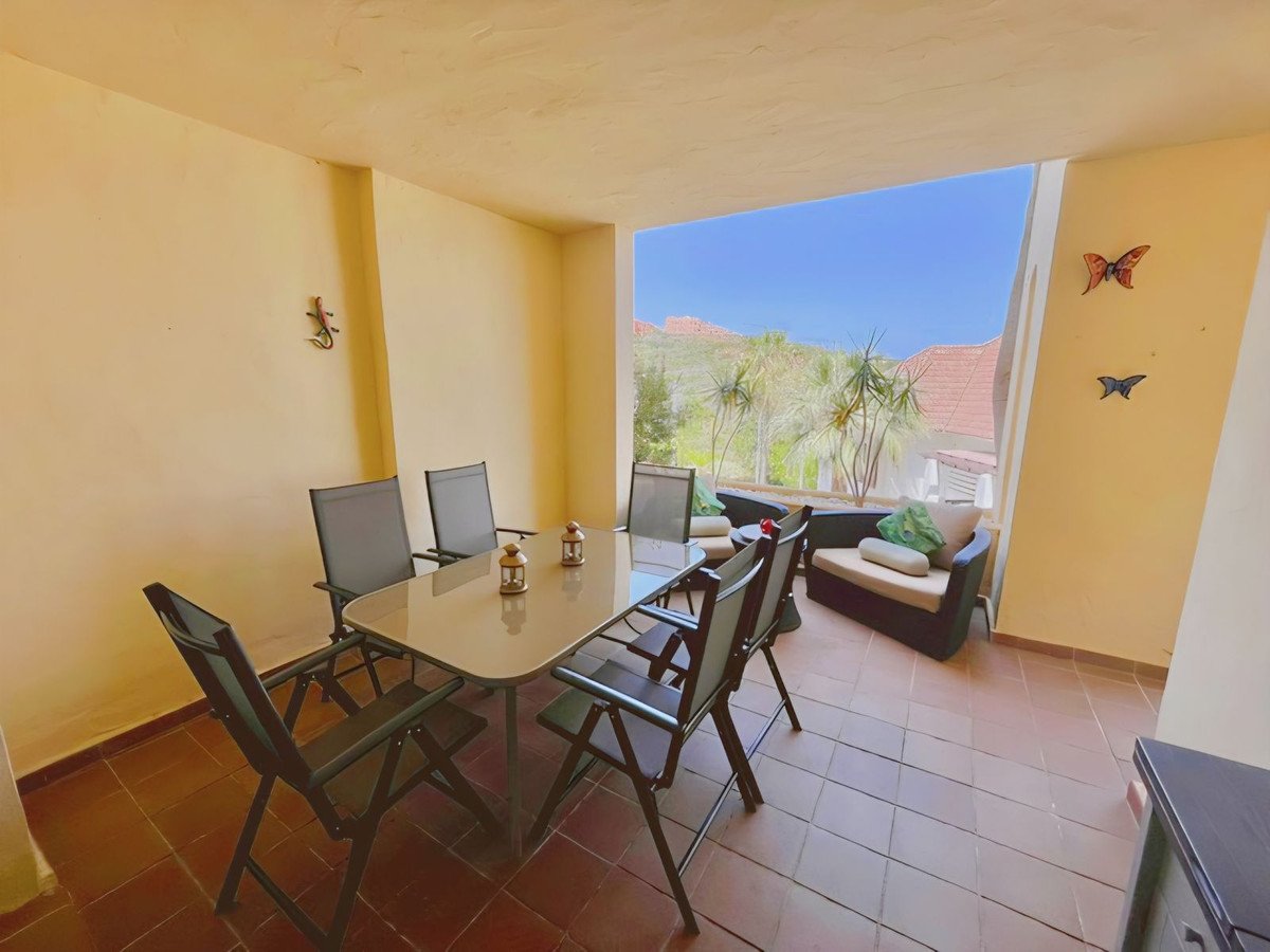 2 Bed Ground Floor Apartment in La Duquesa