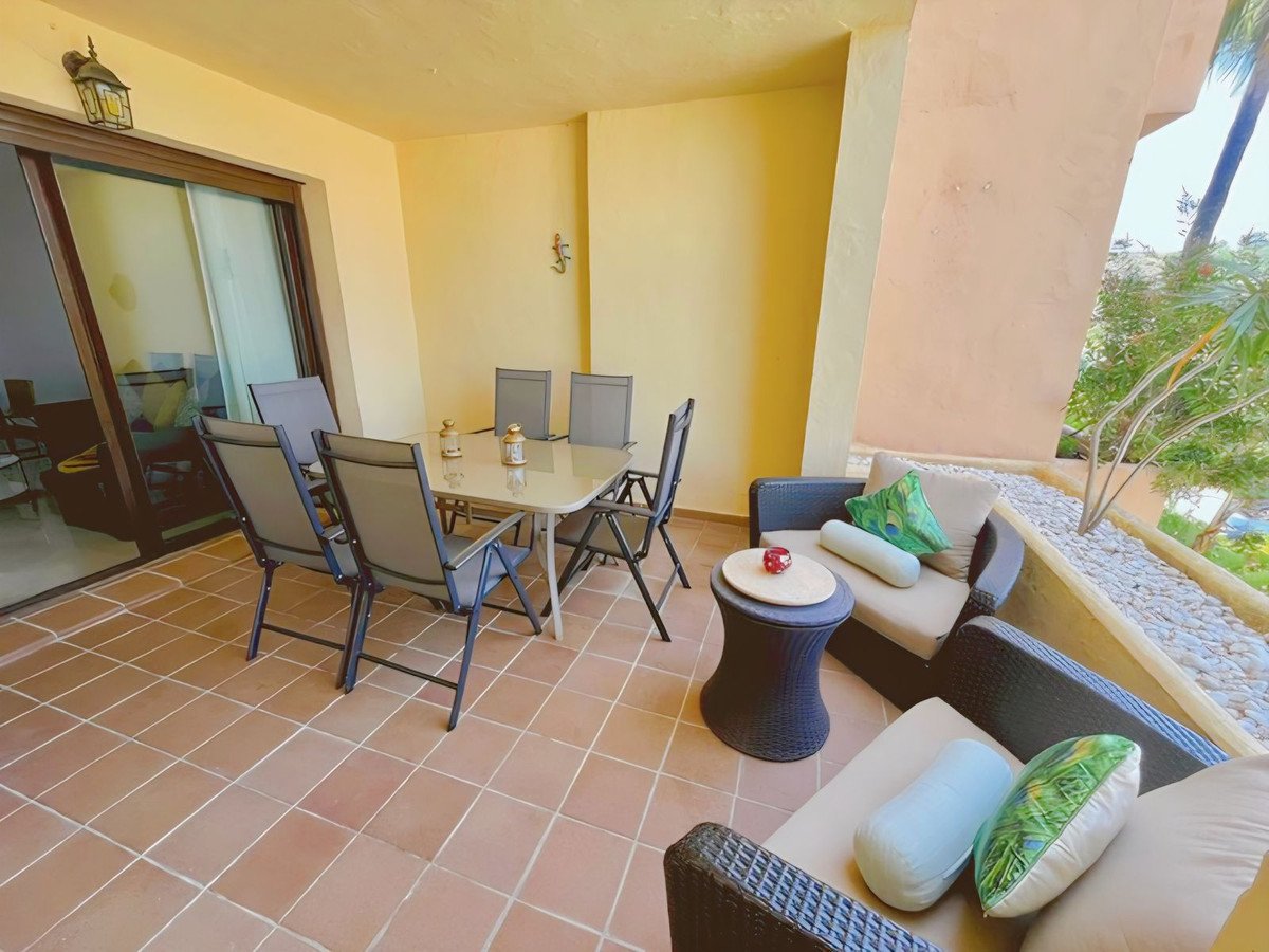 2 Bed Ground Floor Apartment in La Duquesa