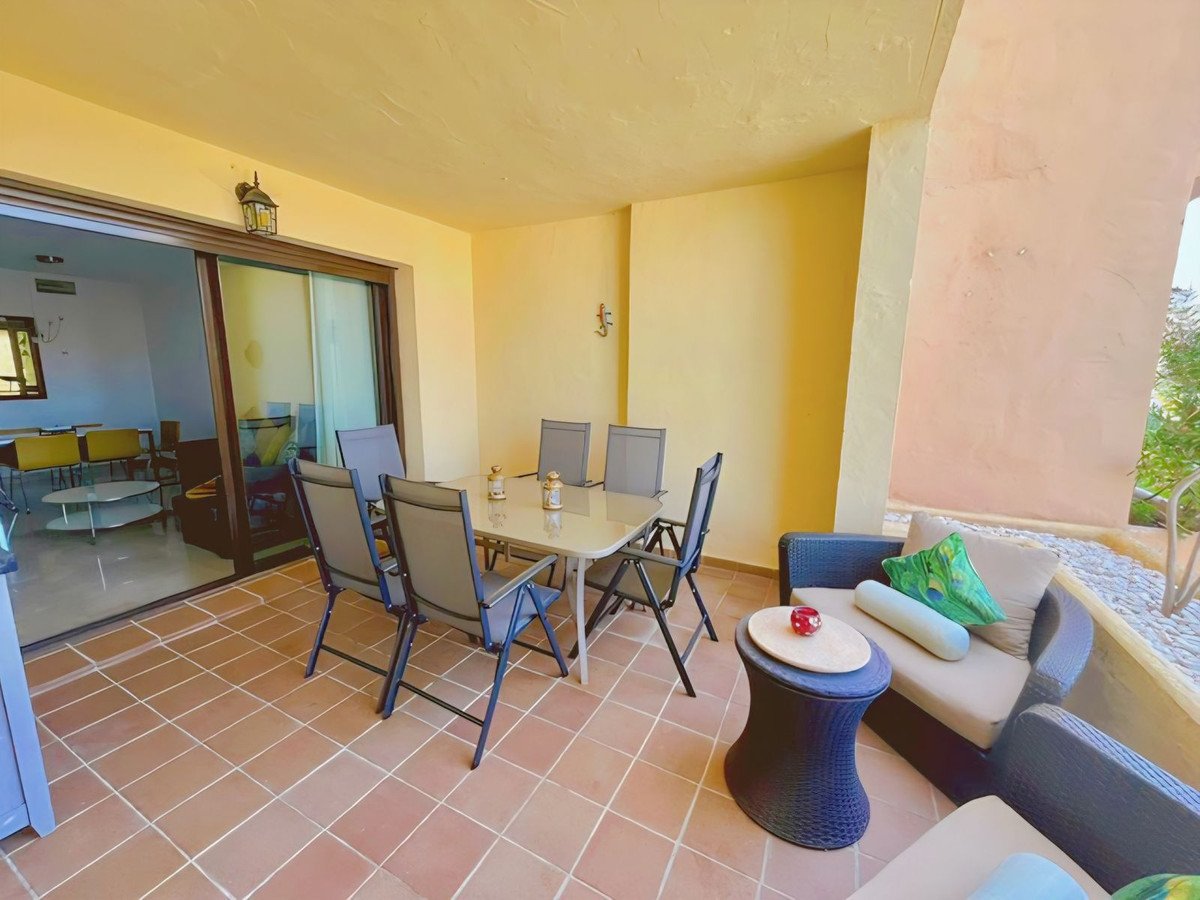 2 Bed Ground Floor Apartment in La Duquesa