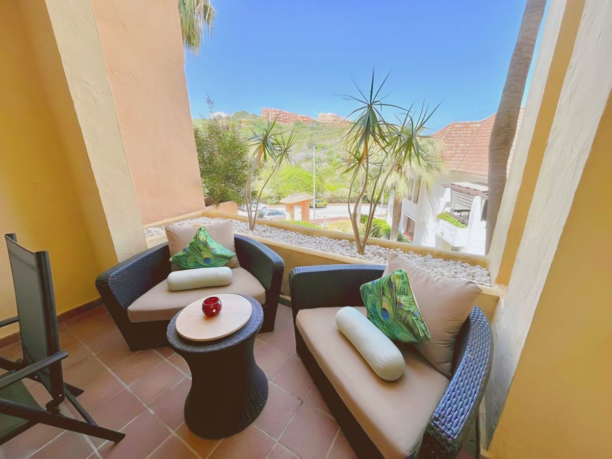 2 Bed Ground Floor Apartment in La Duquesa