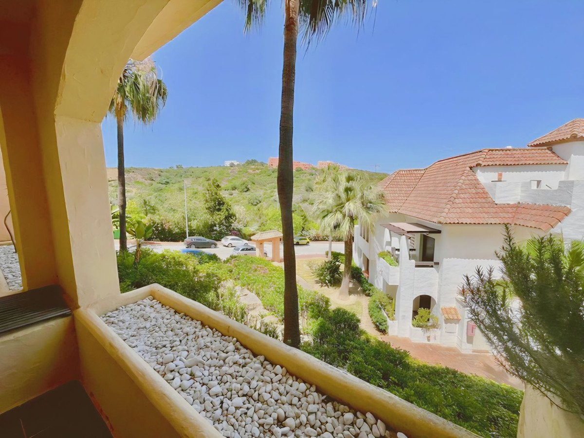 2 Bed Ground Floor Apartment in La Duquesa