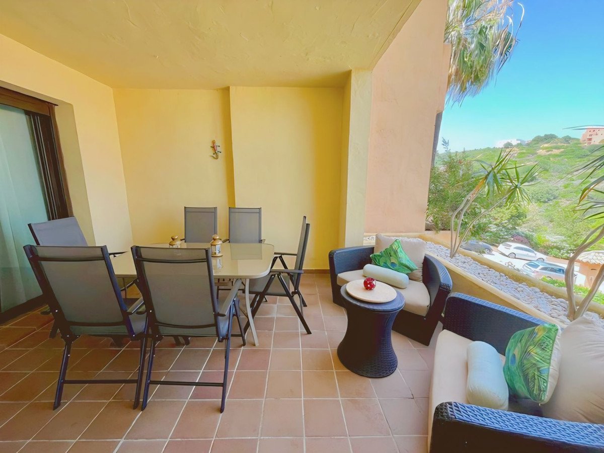 2 Bed Ground Floor Apartment in La Duquesa