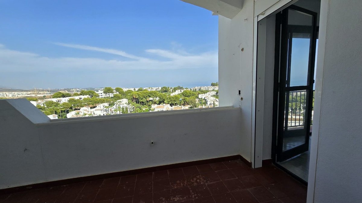 2 Bed Top Floor Apartment in Riviera del Sol