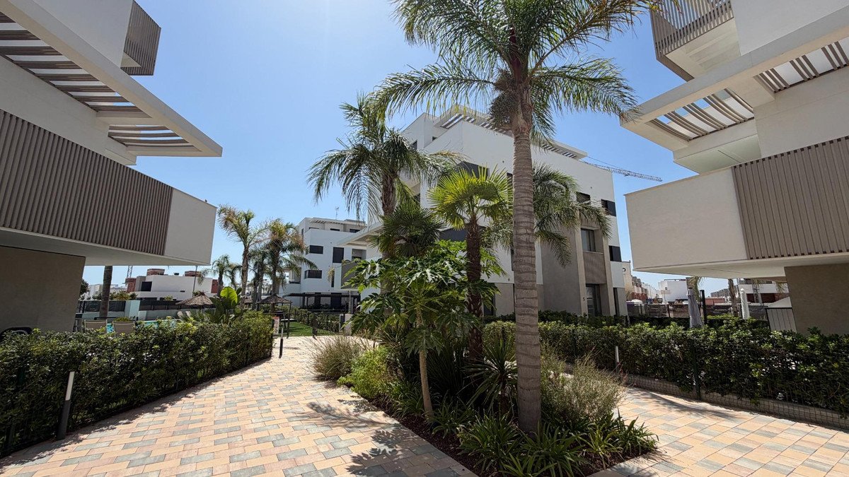 2 Bed Ground Floor Apartment in Los Alcazares