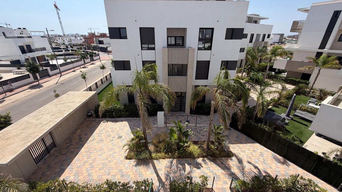 2 Bed Ground Floor Apartment in Los Alcazares
