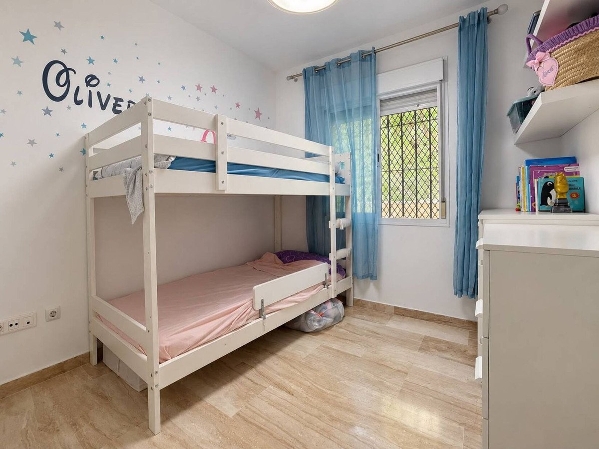 2 Bed Middle Floor Apartment in Riviera del Sol