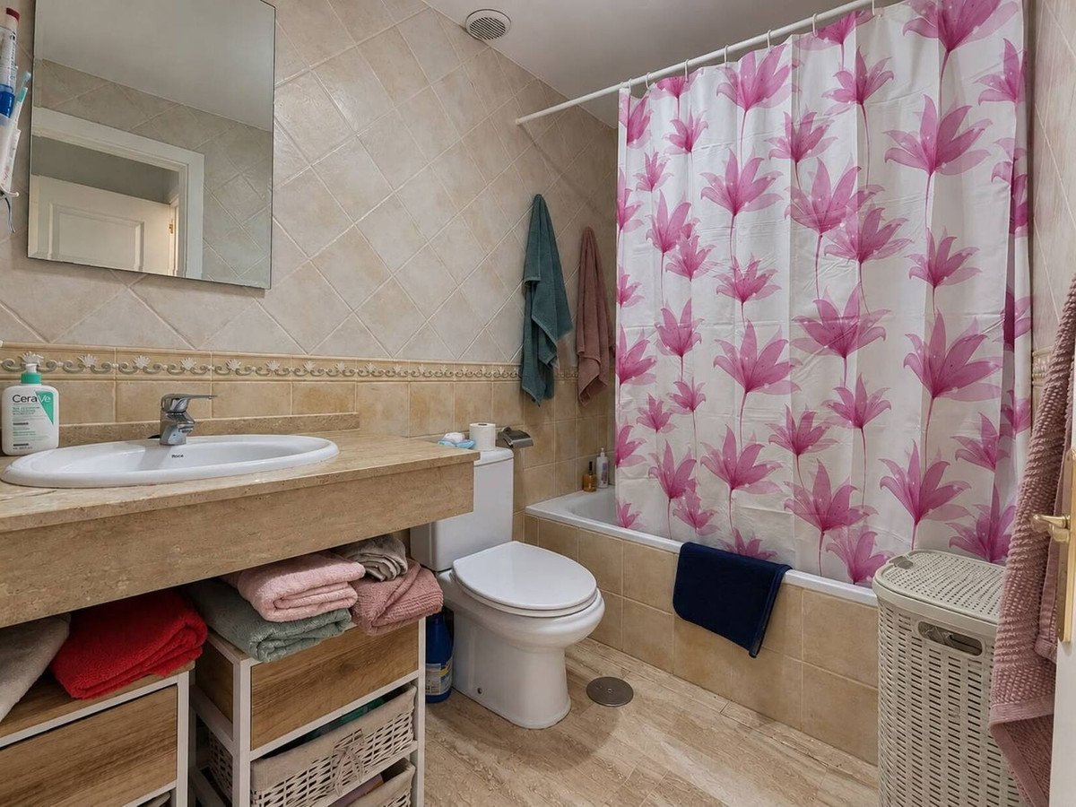 2 Bed Middle Floor Apartment in Riviera del Sol
