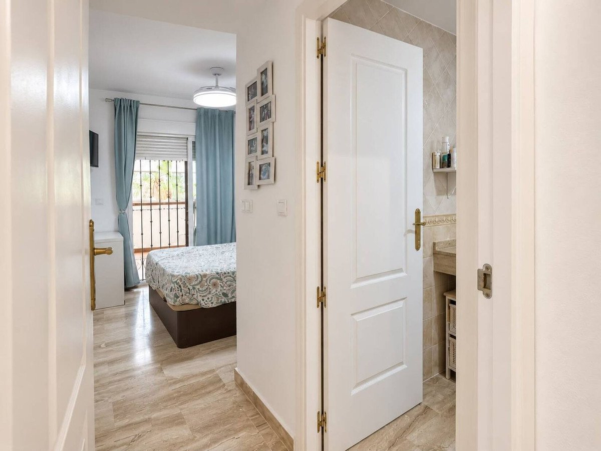 2 Bed Middle Floor Apartment in Riviera del Sol