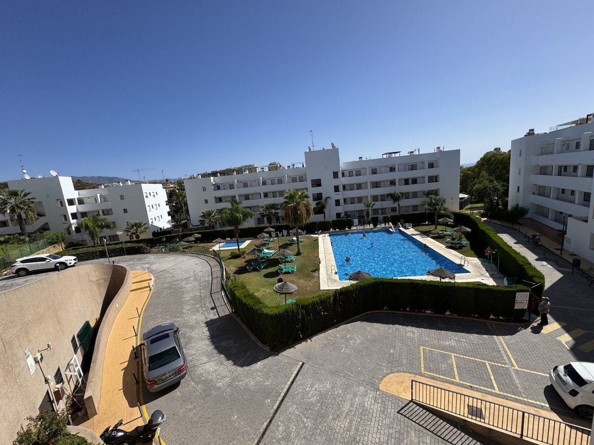 2 Bed Middle Floor Apartment in Mijas Costa