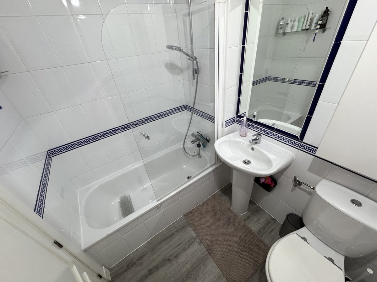 2 Bed Middle Floor Apartment in Mijas Costa
