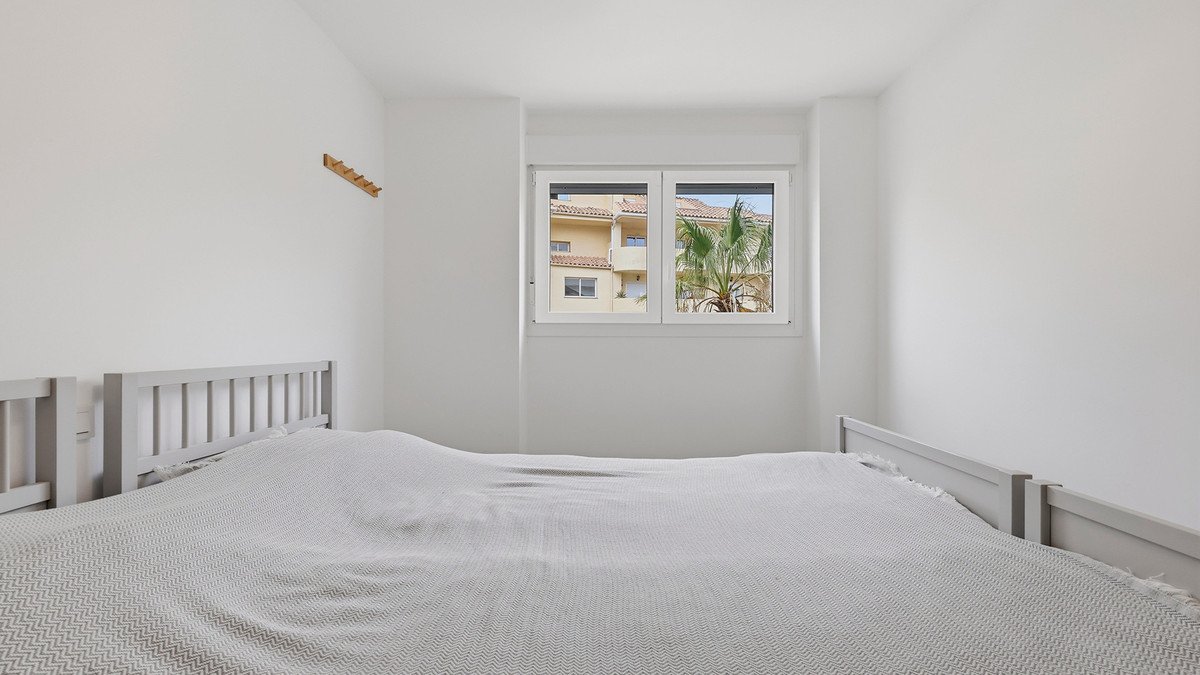 2 Bed Middle Floor Apartment in Manilva