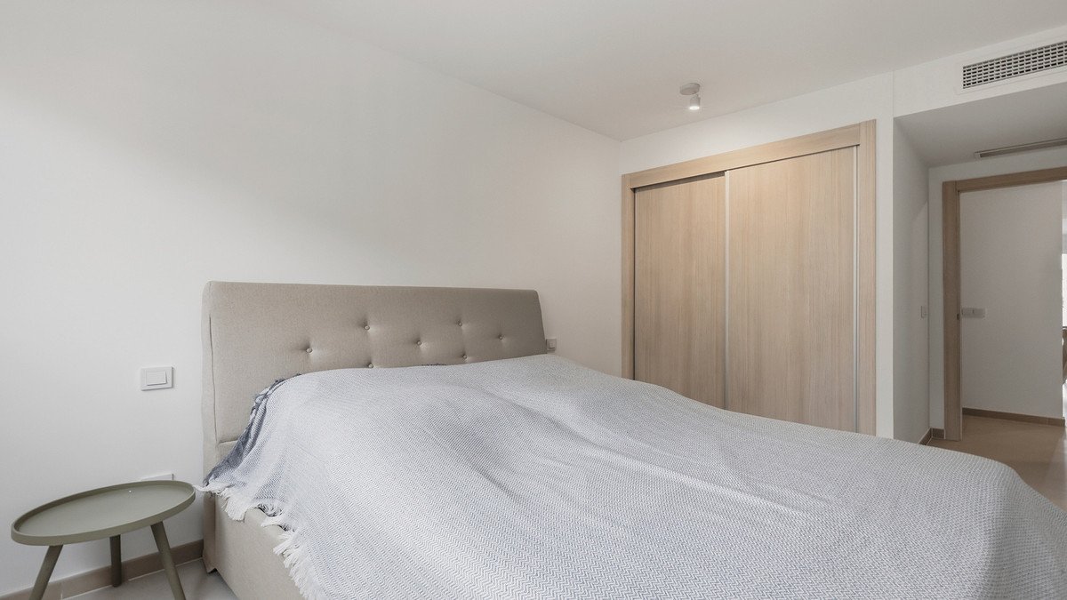2 Bed Middle Floor Apartment in Manilva