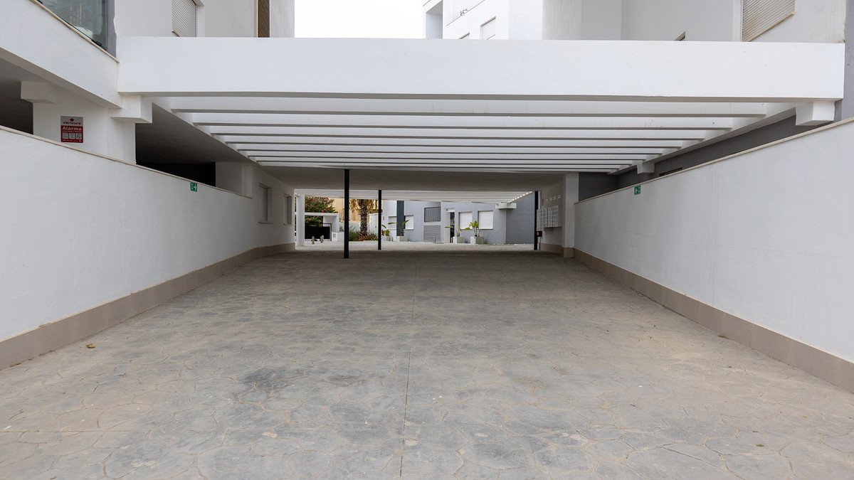 2 Bed Middle Floor Apartment in Manilva