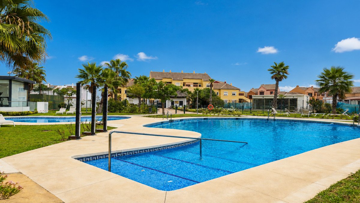 2 Bed Middle Floor Apartment in Manilva