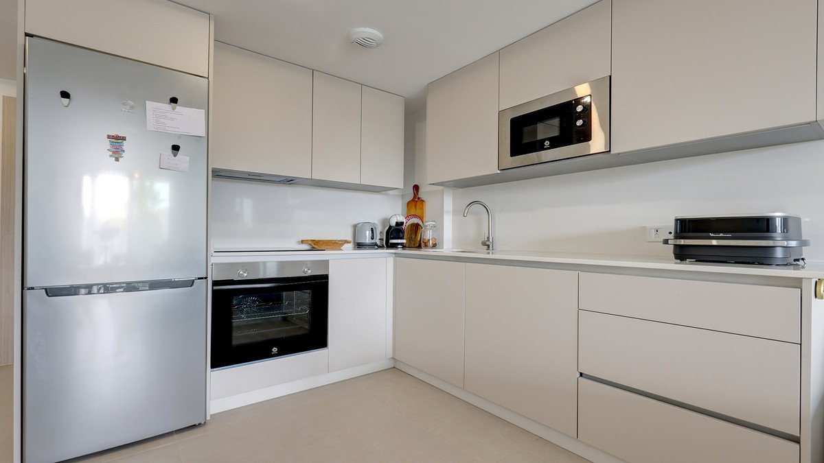 2 Bed Middle Floor Apartment in Manilva