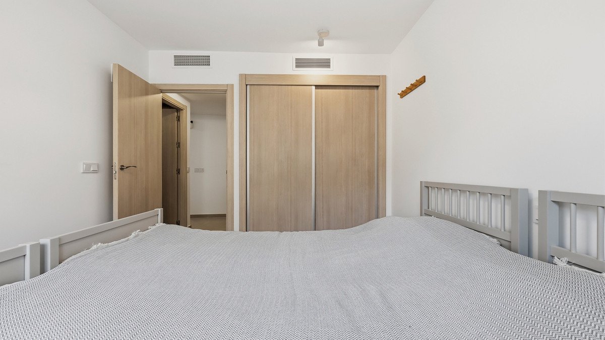 2 Bed Middle Floor Apartment in Manilva