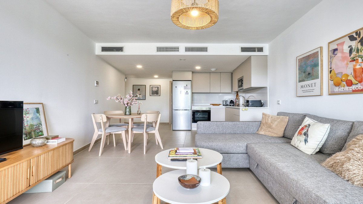 2 Bed Middle Floor Apartment in Manilva