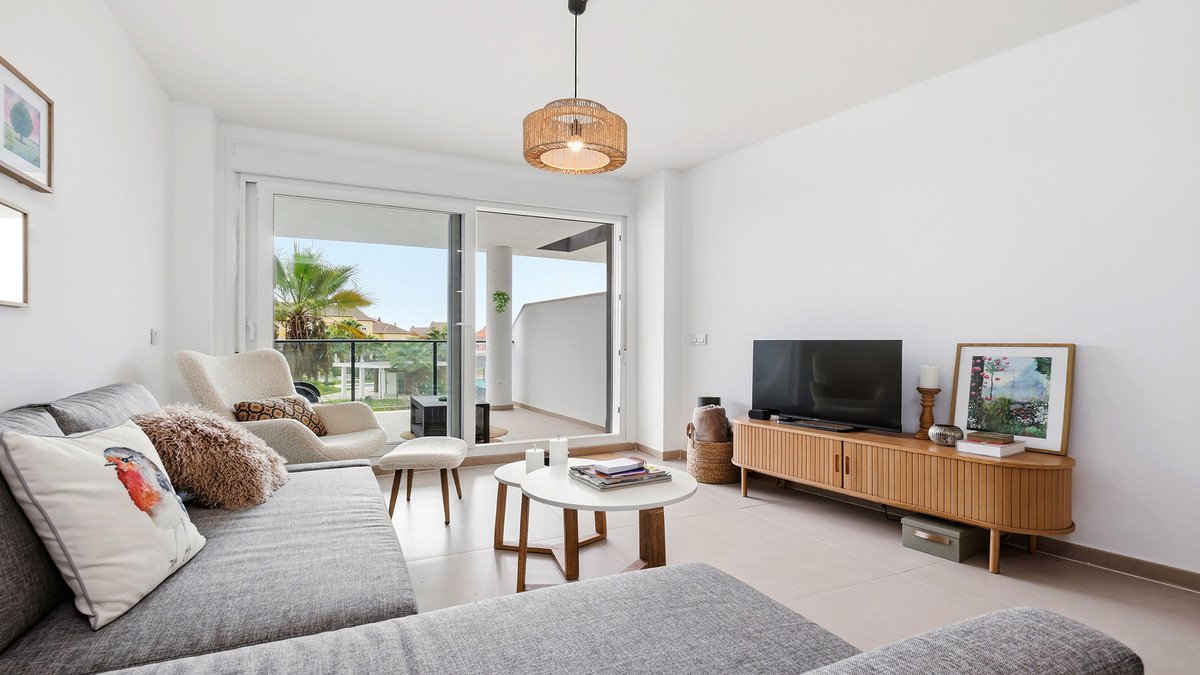 2 Bed Middle Floor Apartment in Manilva