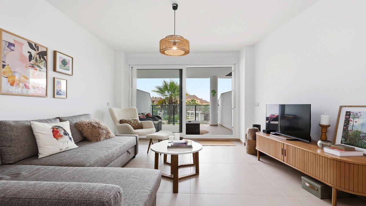 2 Bed Middle Floor Apartment in Manilva